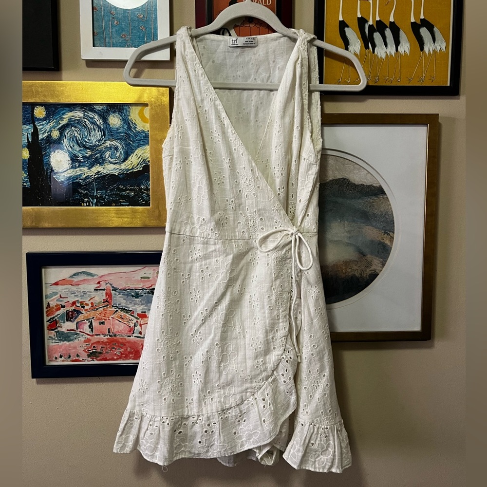 🕊 ZARA WHITE EYELET WRAP DRESS